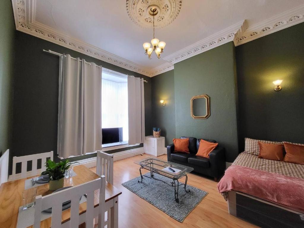 Digbeth City Centre Apartment Sleeps 12 Opposite Coach Station Birmingham Dış mekan fotoğraf